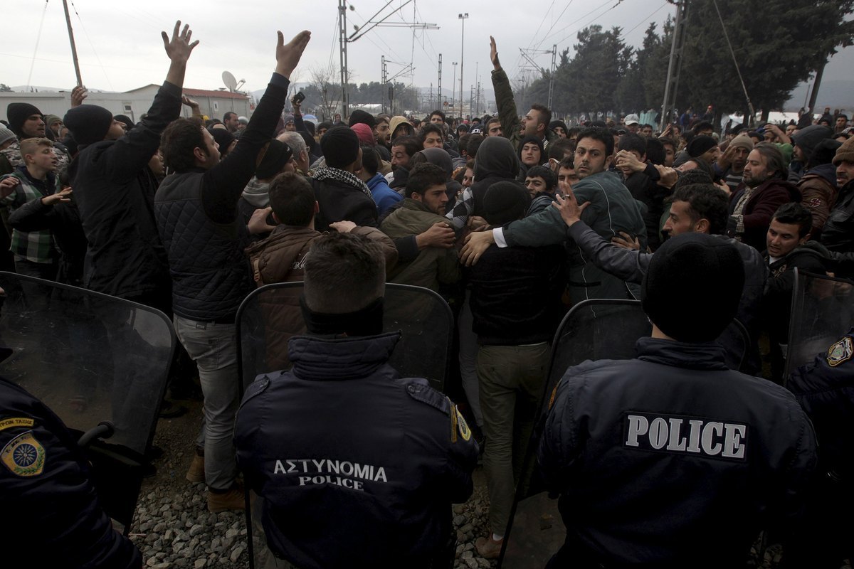 ΟΗΕ: Κλείσατε τα σύνορα και “στοιβάξατε” 24.000 πρόσφυγες στην Ελλάδα!