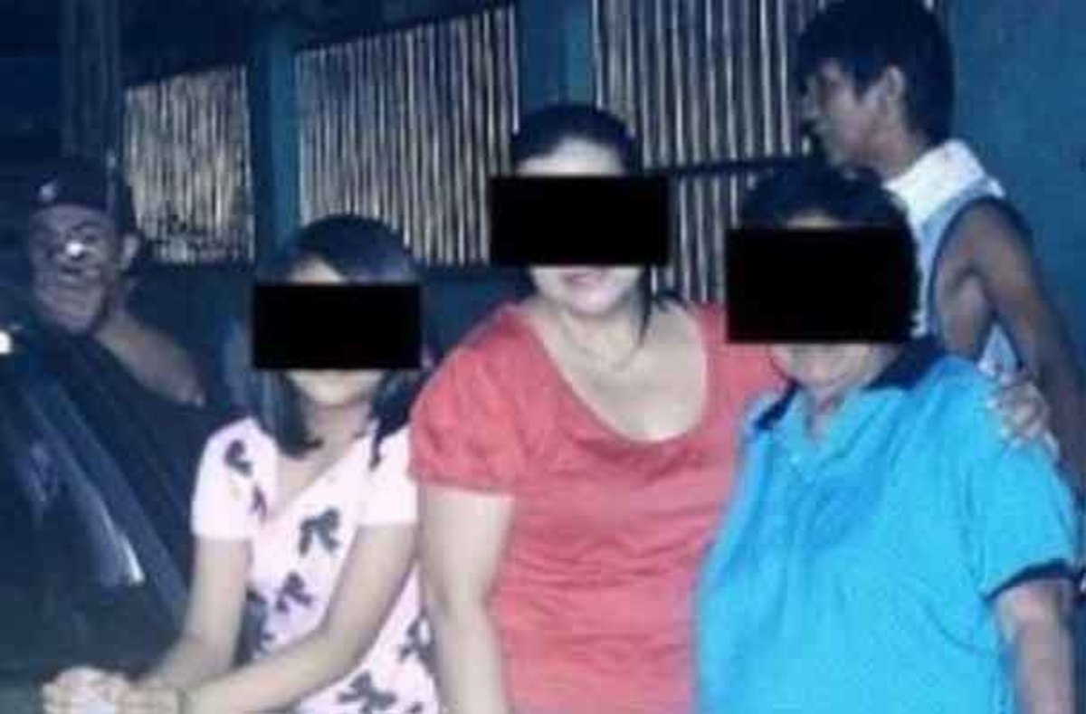 Η συγκλονιστική φωτογραφία. Ο δολοφόνος στρέφει το όπλο του εναντίον του άτυχου άνδρα