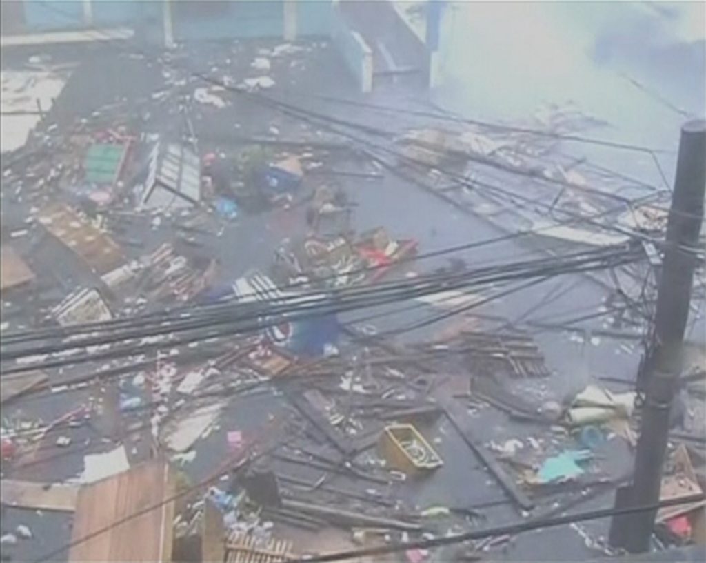 Ο super τυφώνας Χαιγιάν σαρώνει τις Φιλιππίνες – Άνεμοι 275 χλμ/ωρα