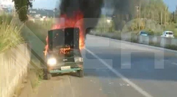 Αυτοκίνητο τυλίχθηκε στις φλόγες