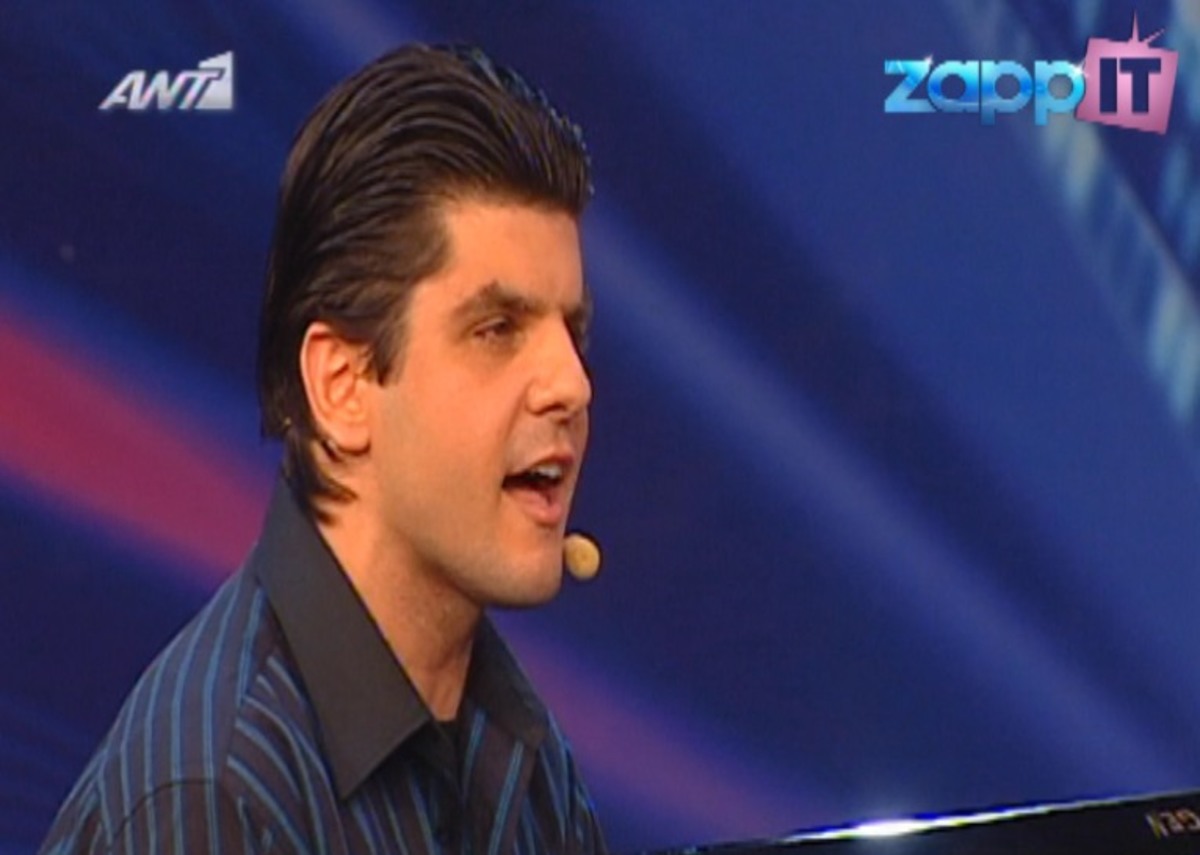 Τραγούδησε με τα μάτια της ψυχής του και συγκίνησε τους πάντες!