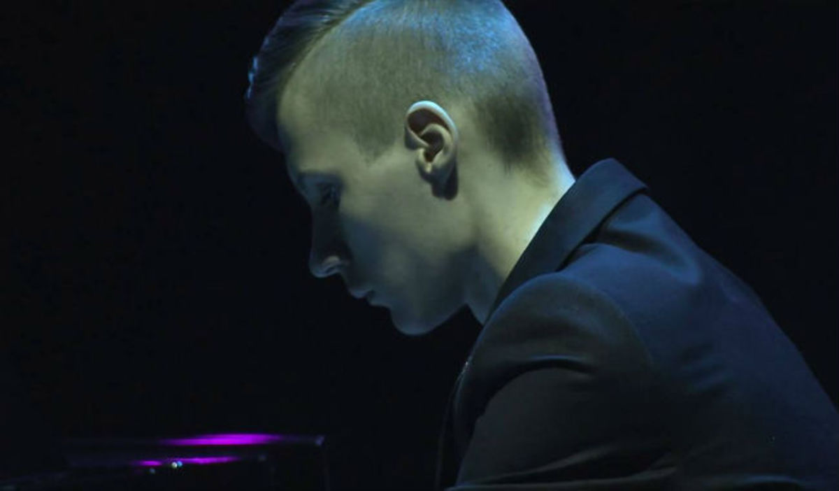 Αυτός ο νεαρός γεννήθηκε χωρίς δάχτυλα – Όταν τον ακούσετε να παίζει πιάνο, θα μείνετε άφωνοι (video)