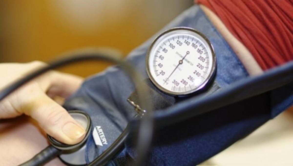 Αλλάζει ο καιρός – Τι να προσέχετε με την πίεση του αίματος