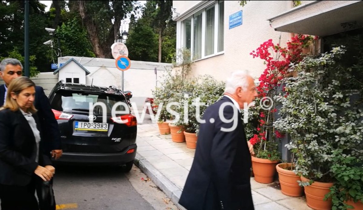 Πικραμμένος σε σπίτι Μητσοτάκη