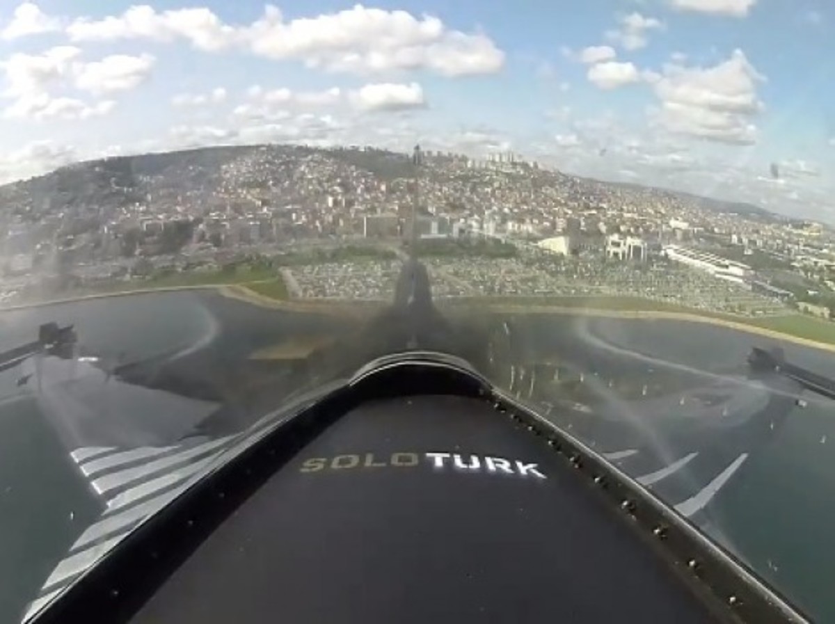 Τούρκος πιλότος εντυπωσιάζει με F16! ΒΙΝΤΕΟ