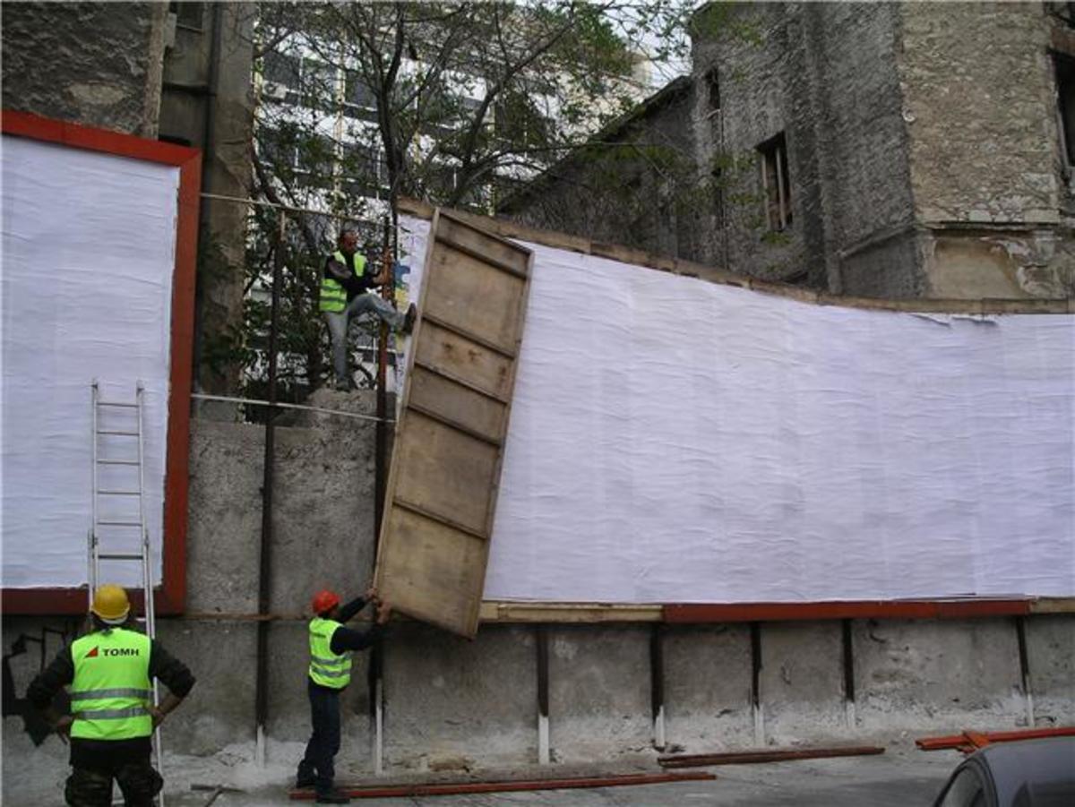 Ξηλώνουν τις διαφημιστικές πινακίδες