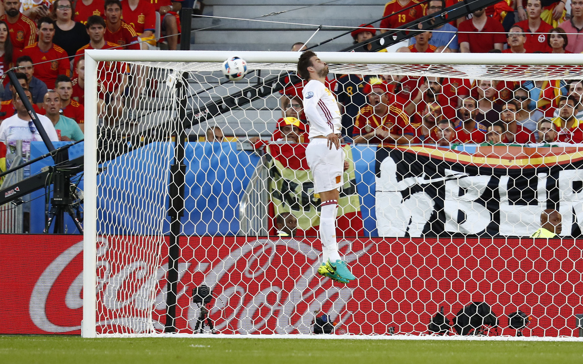 Euro 2016: Σάλος με το μεσαίο δάχτυλο του Πικέ! Κατηγορείται για ασέβεια (VIDEO)