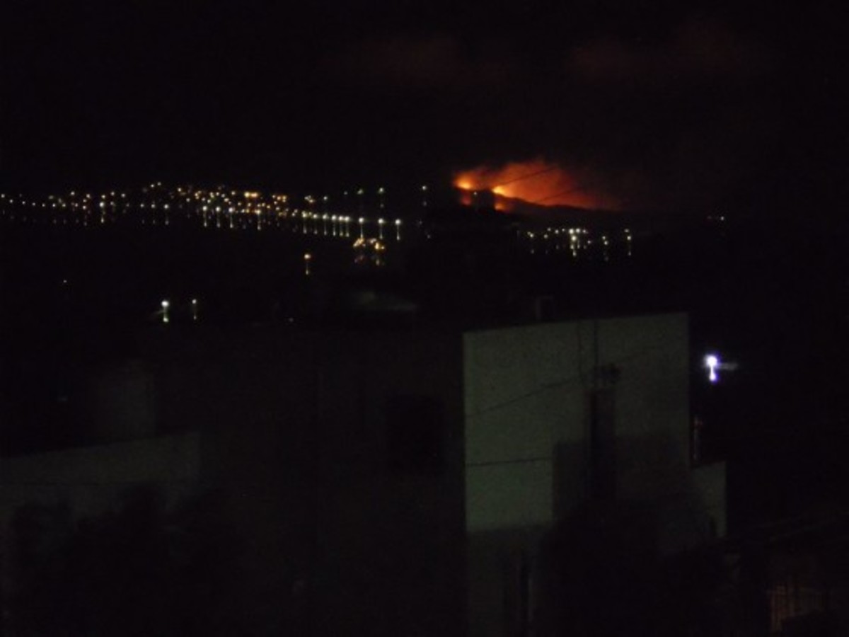 Προς το μοναστήρι του Ευαγγελισμού η φωτιά στην Πάτμο