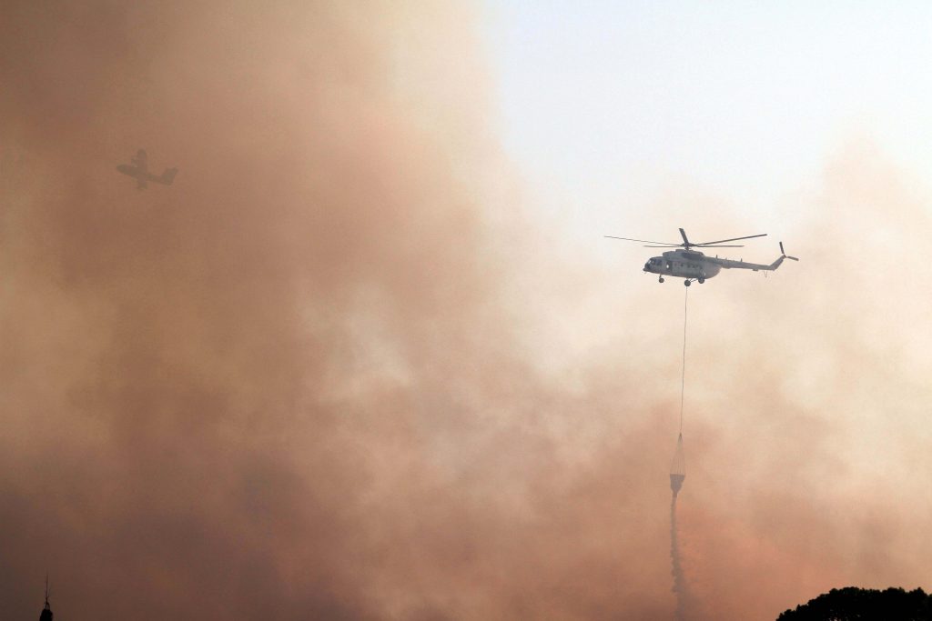 Σε ύφεση η φωτιά στον Κάλαμο – Απειλήθηκαν σπίτια