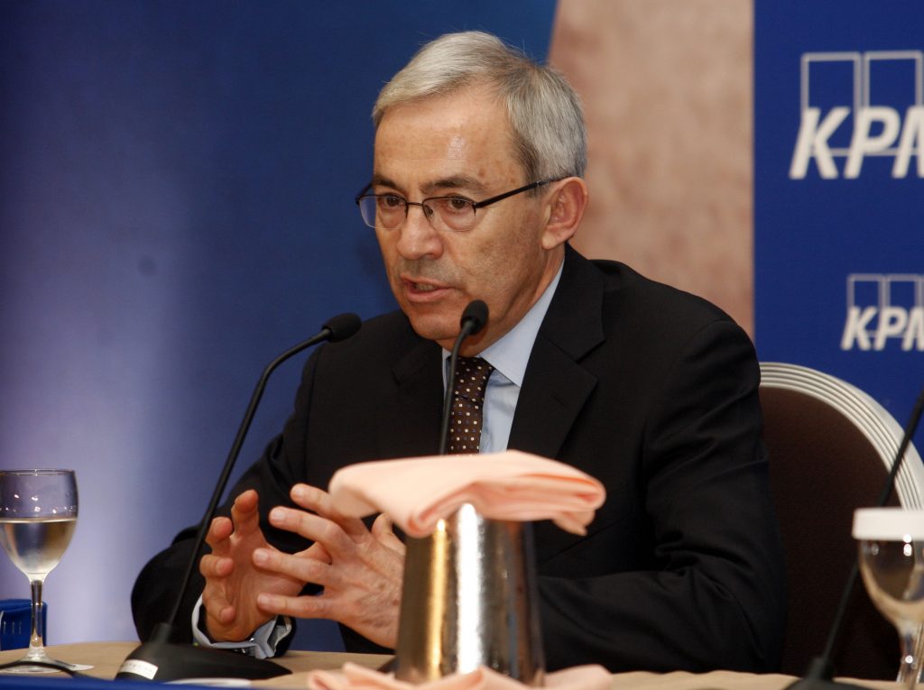 “Θα έπρεπε να υπάρξει μεγαλύτερη διαγραφή ελληνικού χρέους”