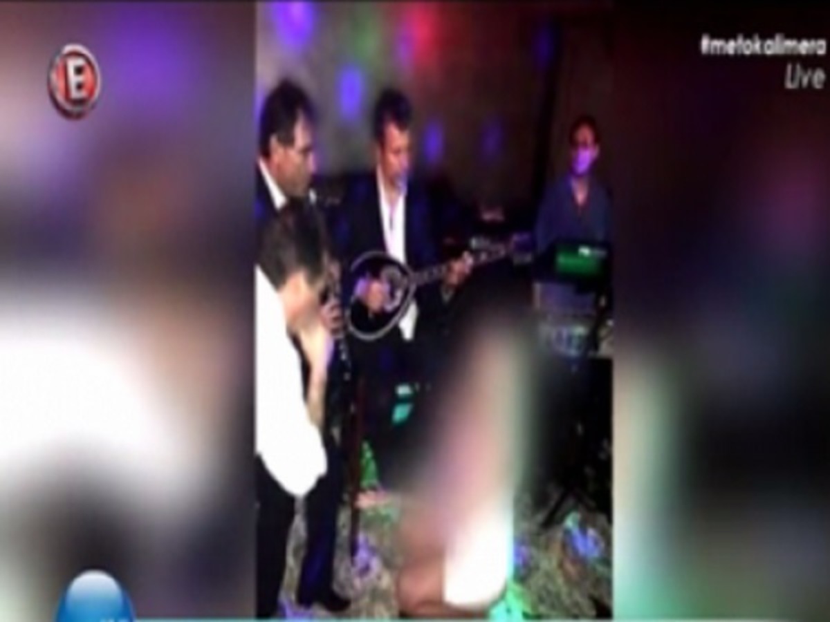 Ομογενείς στις ΗΠΑ ραίνουν Ελληνίδες και Κύπριες τραγουδίστριες με… δολάρια! (VIDEO)