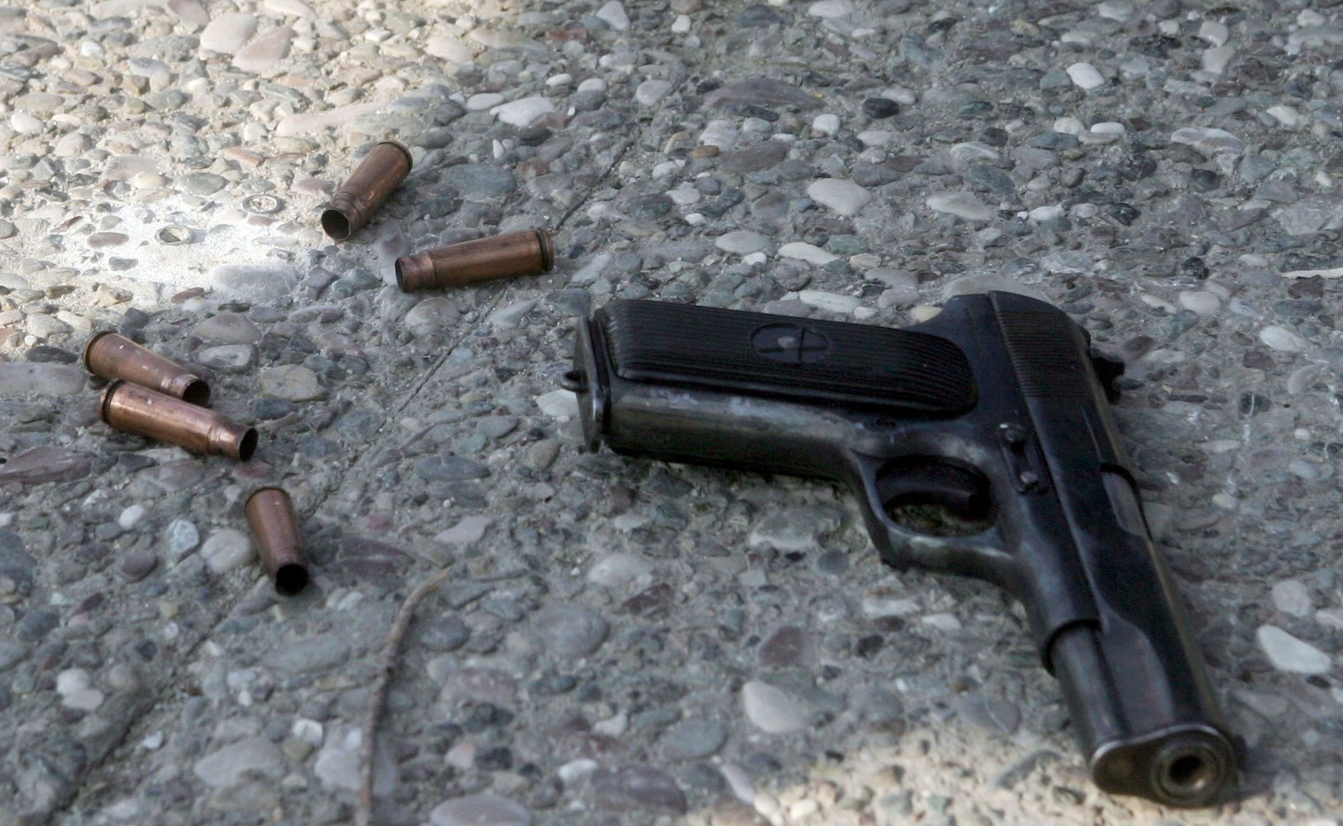 Κινέτα: Βρήκαν στο σπίτι του όπλο, φυσίγγια και χασίς