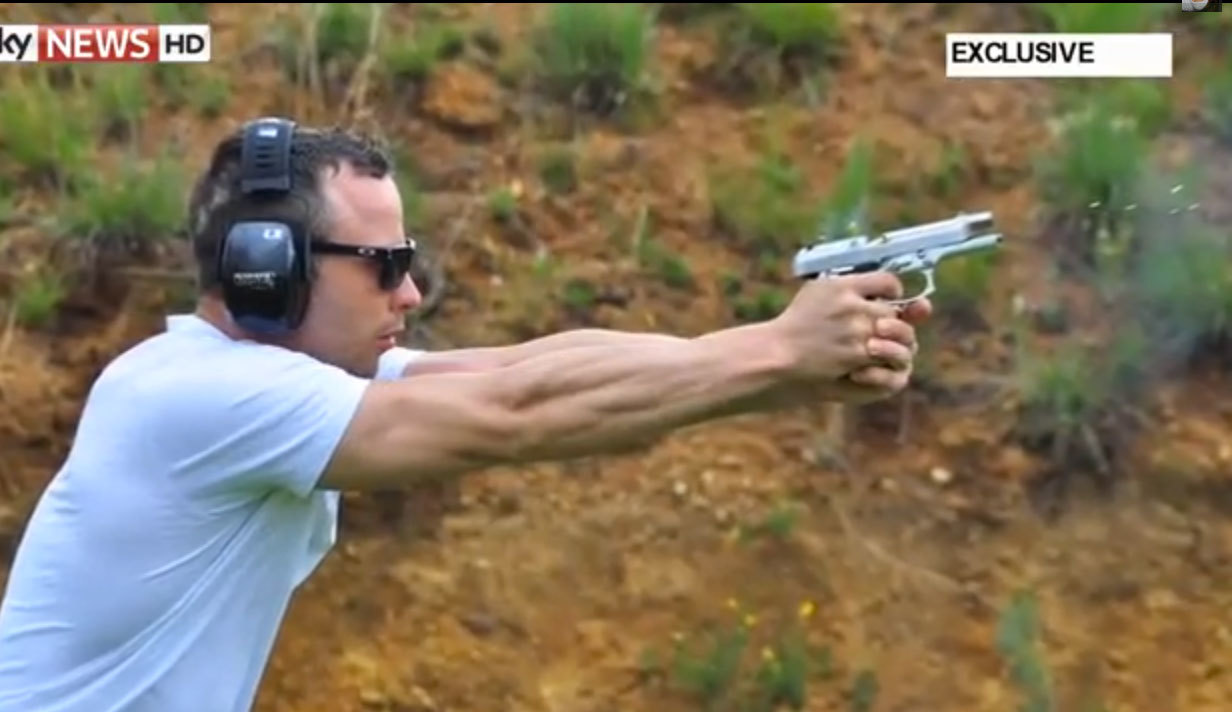 Ο Πιστόριους κάνει εξάσκηση με το ίδιο όπλο που δολοφόνησε τη Ρίβα – VIDEO σοκ!
