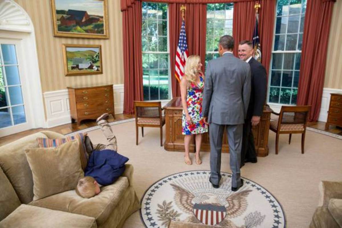 Κωλοτούμπες στο γραφείο του Ομπάμα! – ΦΩΤΟ