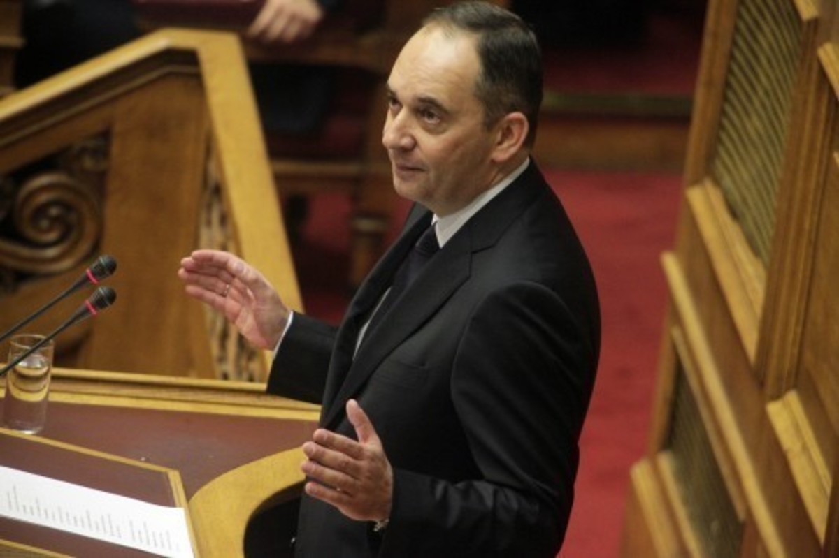 Ποιος Κυριάκος; Ο Πλακιωτάκης “ανέβηκε” στο βήμα της Βουλής!