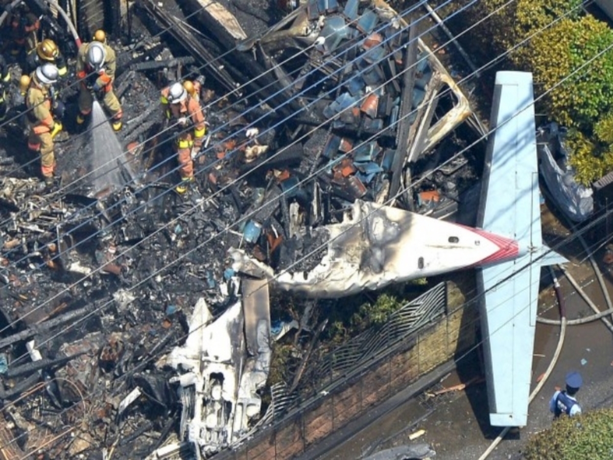 Συντριβή αεροπλάνου πάνω σε σπίτια! Συγκλονιστικές φωτογραφίες