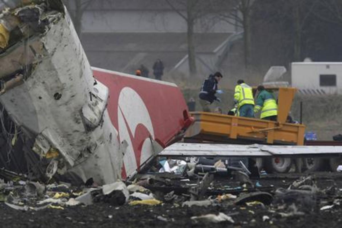 Συντριβή πακιστανικού αεροσκάφους πάνω σε κτίρια