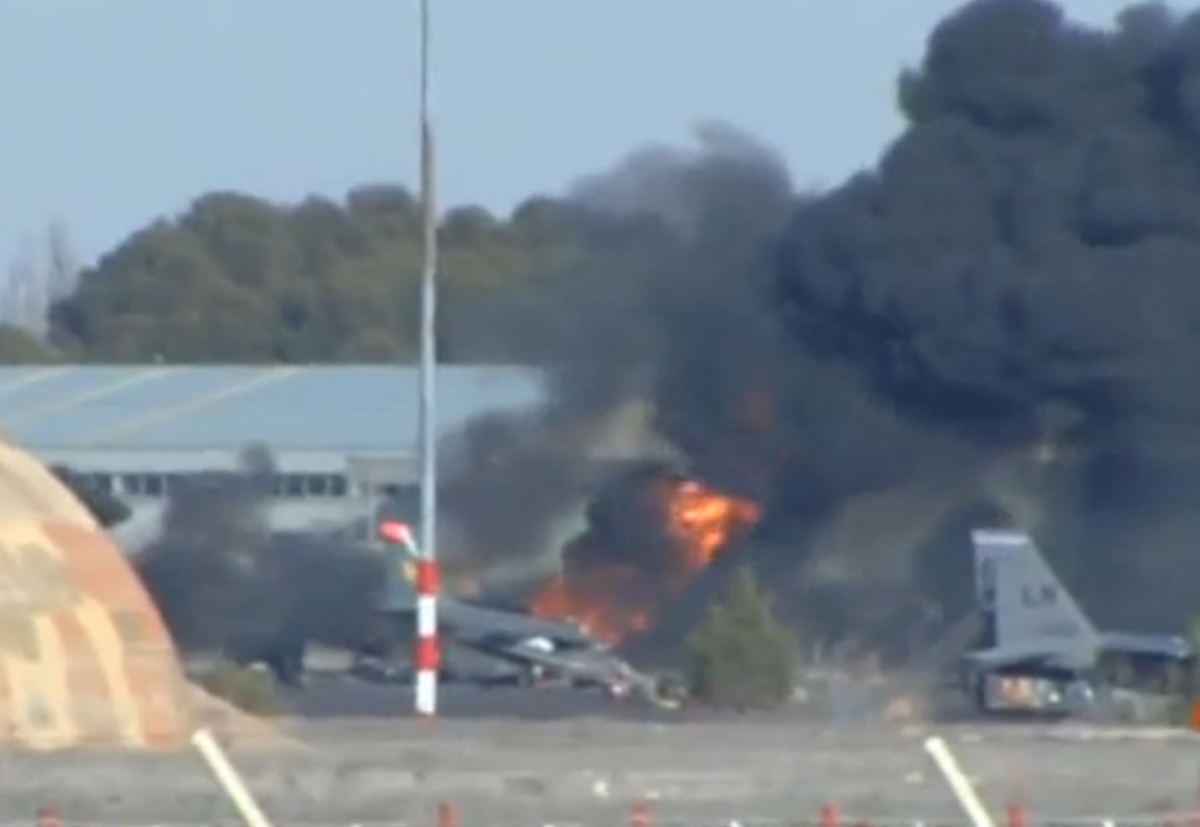 Νεκροί οι δύο Έλληνες πιλότοι του μαχητικού που κατέπεσε σε σταθμευμένα μαχητικά στην Ισπανία – Άλλοι 8 γάλλοι νεκροί