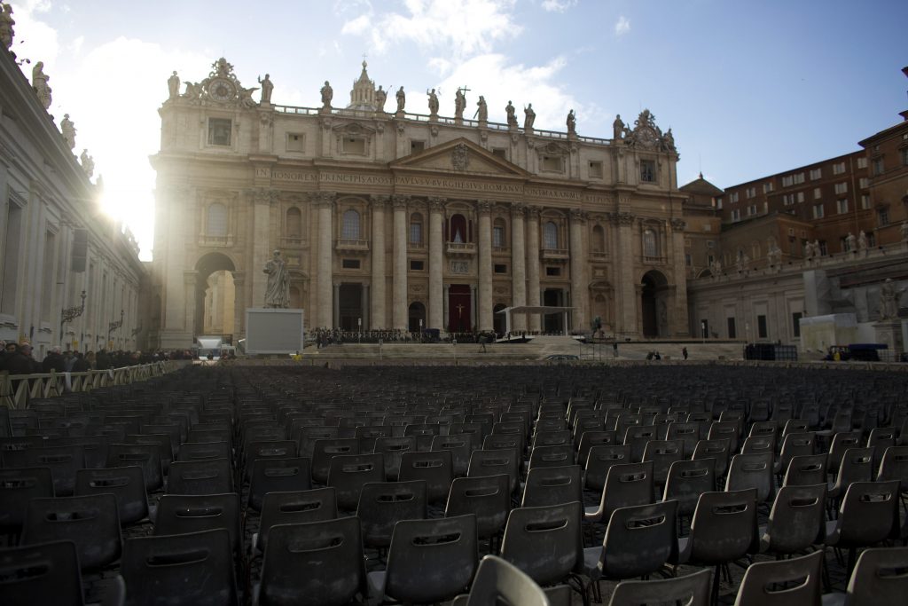 Την Τρίτη η ενθρόνιση του Πάπα Φραγκίσκου – Πυρετώδεις προετοιμασίες στην πλατεία του Αγ. Πέτρου (ΦΩΤΟ)