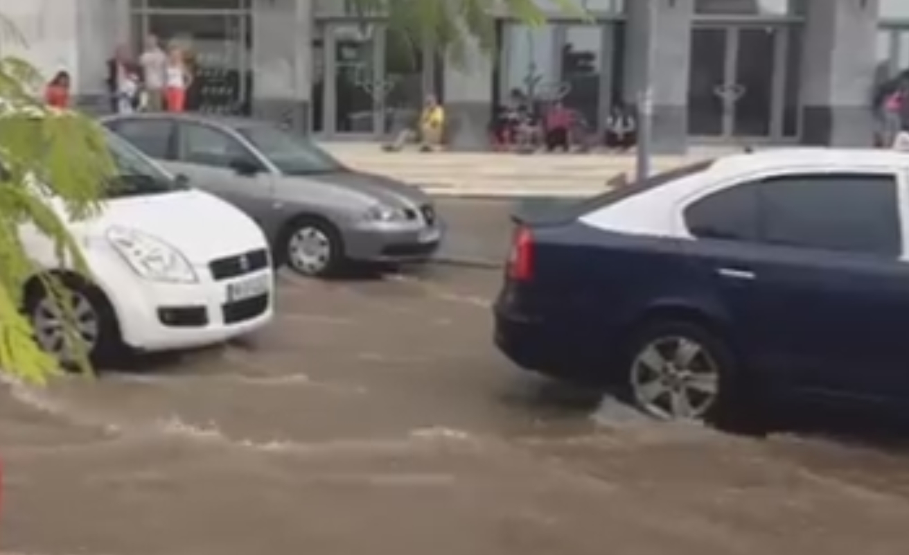 Νεροποντή έπληξε τη Θεσσαλονίκη – VIDEO και ΦΩΤΟ