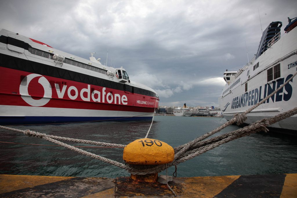 Οχτάρια στα πελάγη, σε ισχύ το απαγορευτικό απόπλου