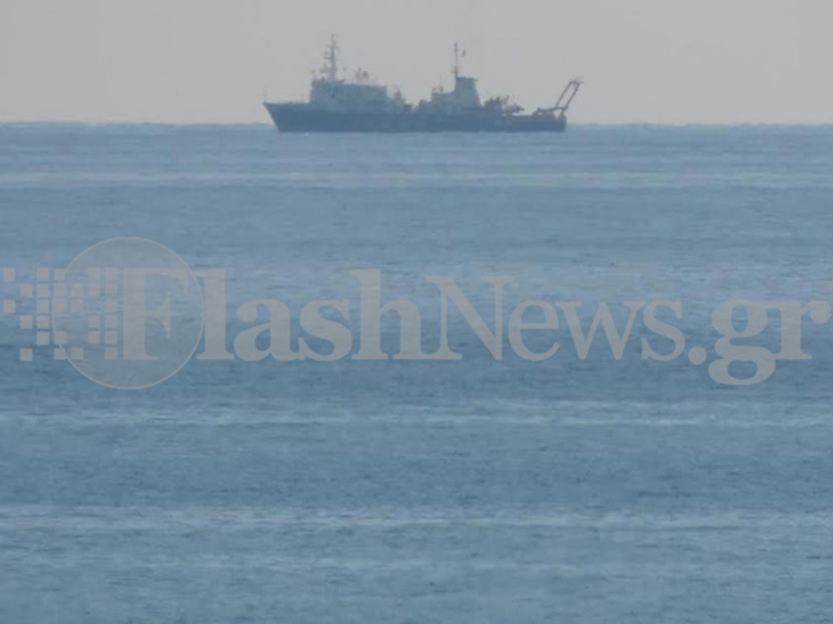Συνεχίζεται η επιχείρηση για την ανάσυρση κομματιών του F16 που συνετρίβη ανοικτά της Γαύδου (ΦΩΤΟ)