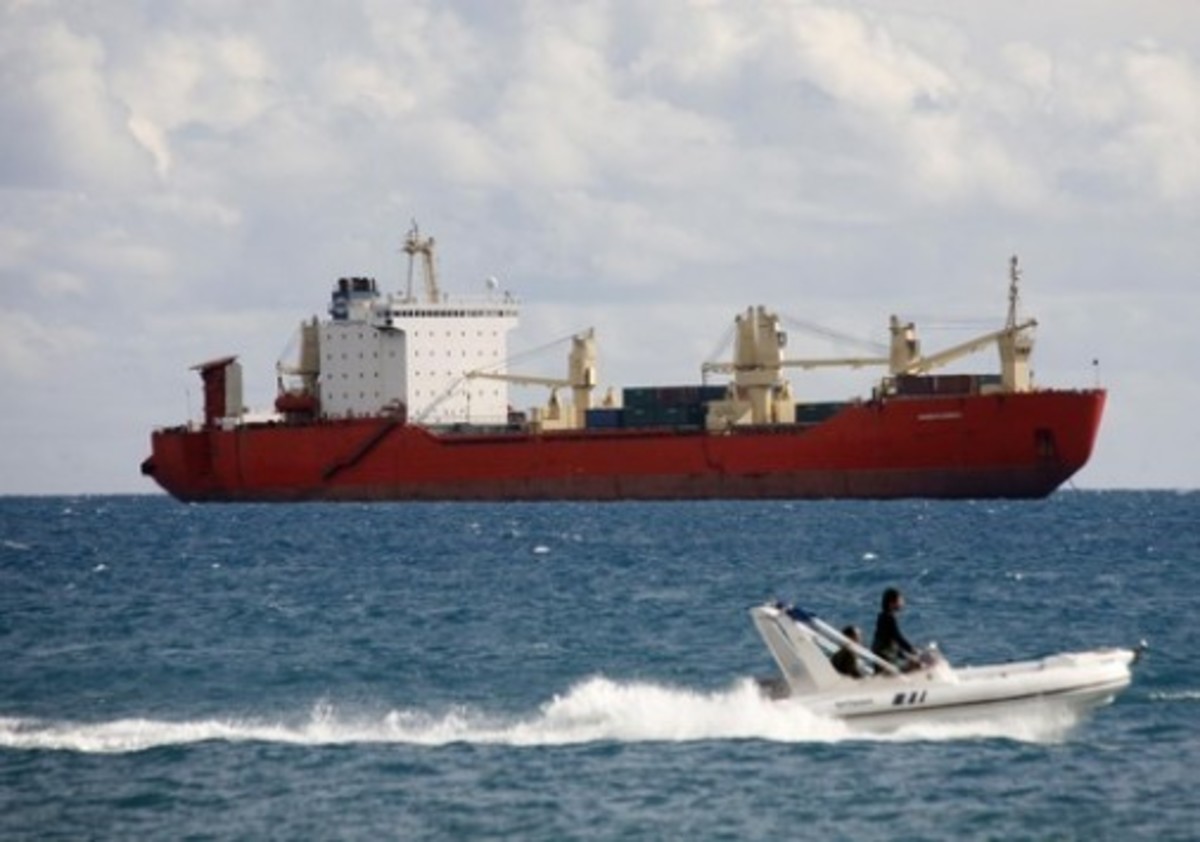 Μυστήριο με το πλοίο που πηγαινοέρχεται στη Μεσόγειο και φέρεται να μεταφέρει όπλα στη Συρία