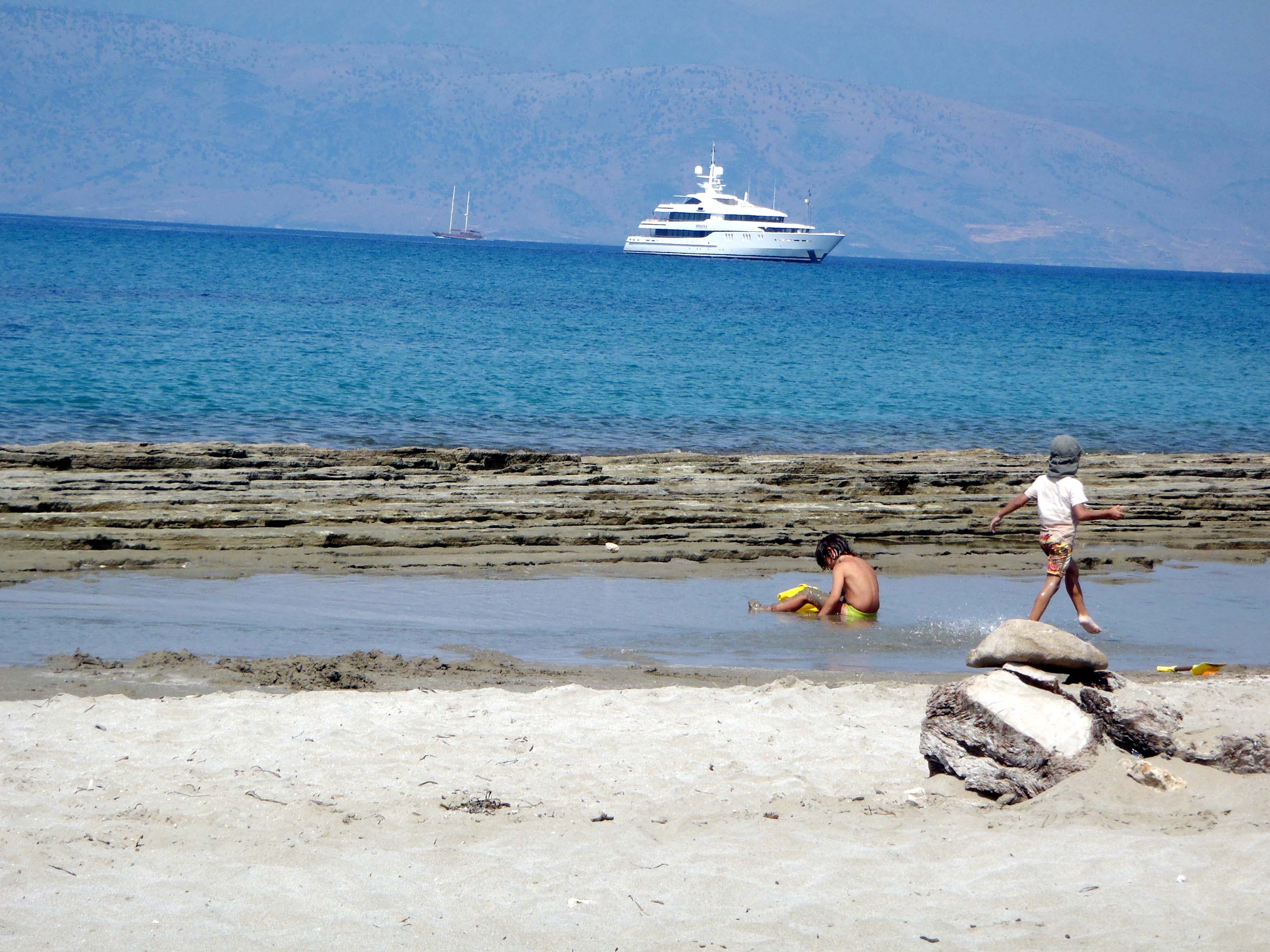 Μυστήριο με ένα όπλο και έξι σφαίρες σε πλοίο της γραμμής