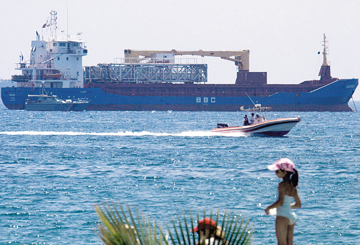 Θρίλερ με πλοίο – βόμβα στην Κύπρο