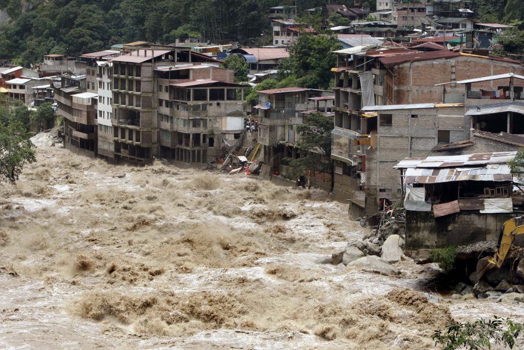 Τουλάχιστον 77 νεκροί από τις πλημμύρες και τις κατολισθήσεις στην Κίνα