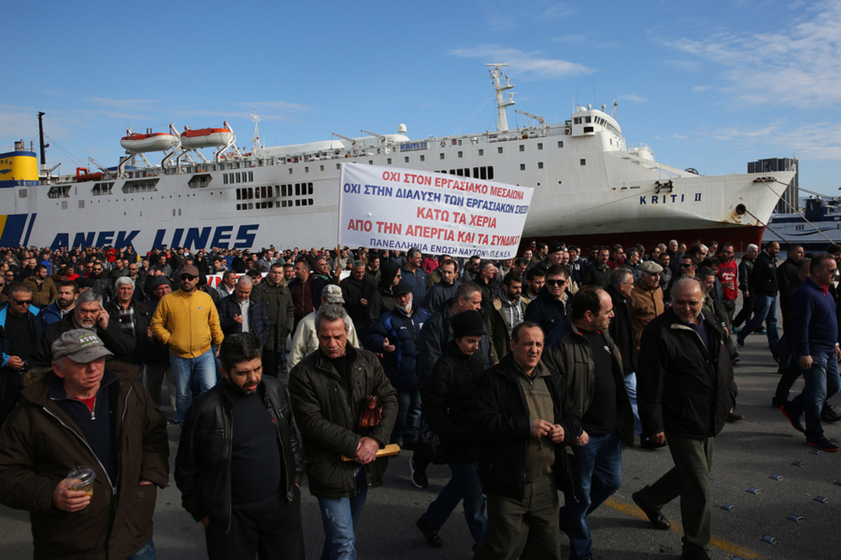 Απεργία ΠΝΟ: Στον Πειραιά έφτασαν προϊόντα από την Κρήτη