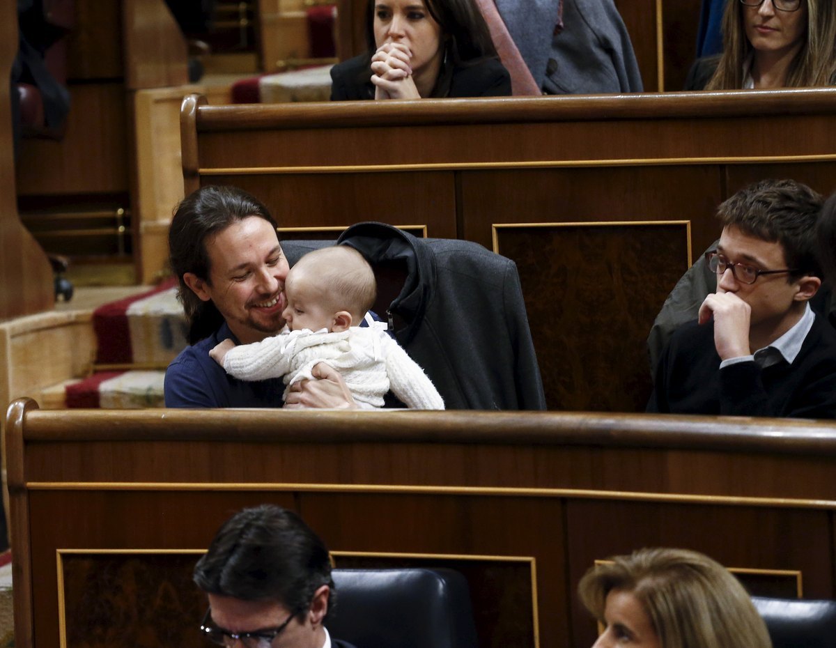 Ποιό είναι το μωρό που κρατάει ο αρχηγός των Podemos;