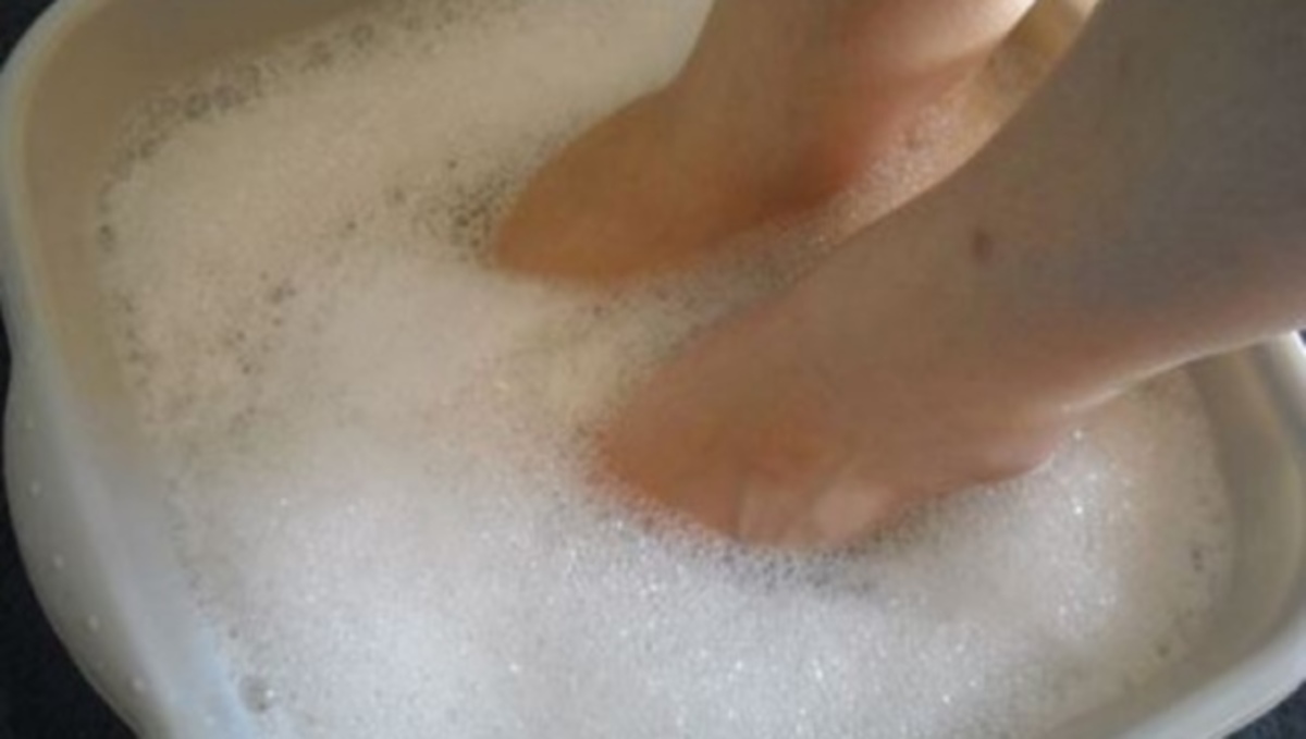 Μουλιάστε τα πόδια σας σε αυτό το διάλυμα και απαλλαγείτε οριστικά από μύκητες και λοιμώξεις