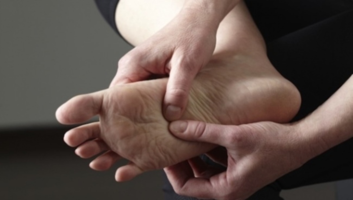 Πώς να ανακουφιστείτε από τα πρησμένα πόδια που σας πονούν