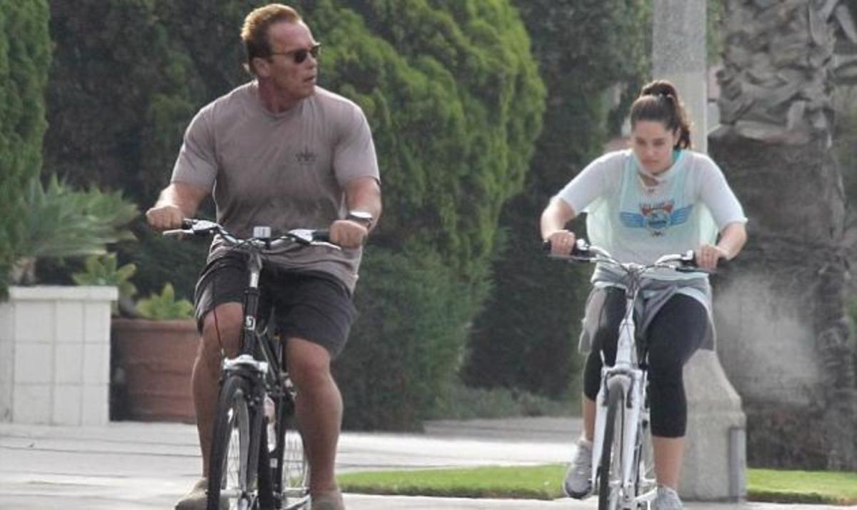 Arnold Schwarzenegger: Ζει ξανά ευτυχισμένες οικογενειακές στιγμές και κάνει ποδήλατο με την κόρη του!
