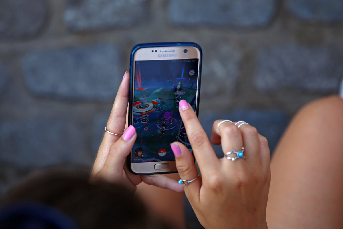 Δραματική έκκληση: Μην παίζετε Pokemon στις γραμμές του τρένου
