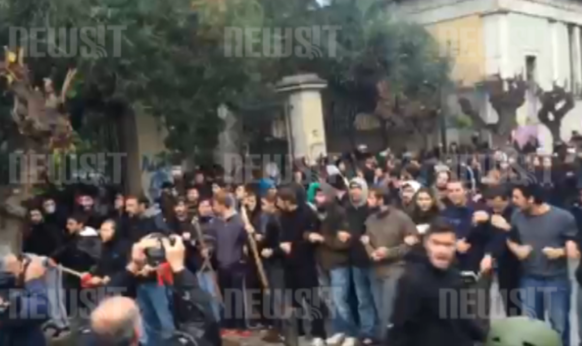 Μπαίνουν στο Πολυτεχνείο
