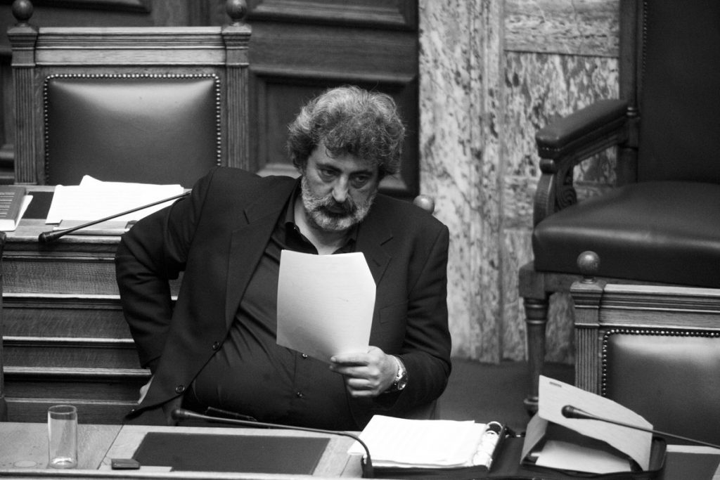 Στα χέρια του Πολάκη ο κόφτης, γιατί «μαύρα»  λεφτά υπάρχουν πολλά…