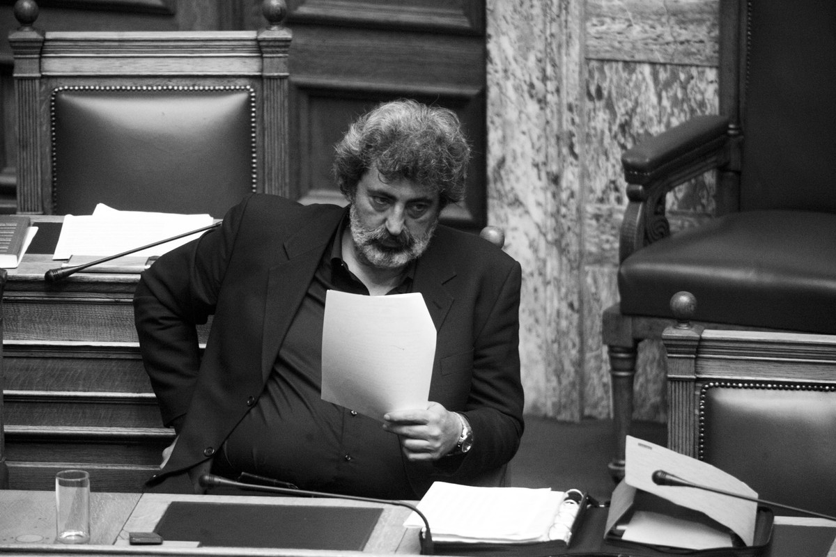 Στα χέρια του Πολάκη ο κόφτης, γιατί «μαύρα»  λεφτά υπάρχουν πολλά…