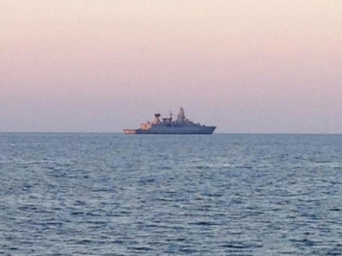 ΦΩΤΟ: Γερμανική φρεγάτα στον κόλπο των Χανίων