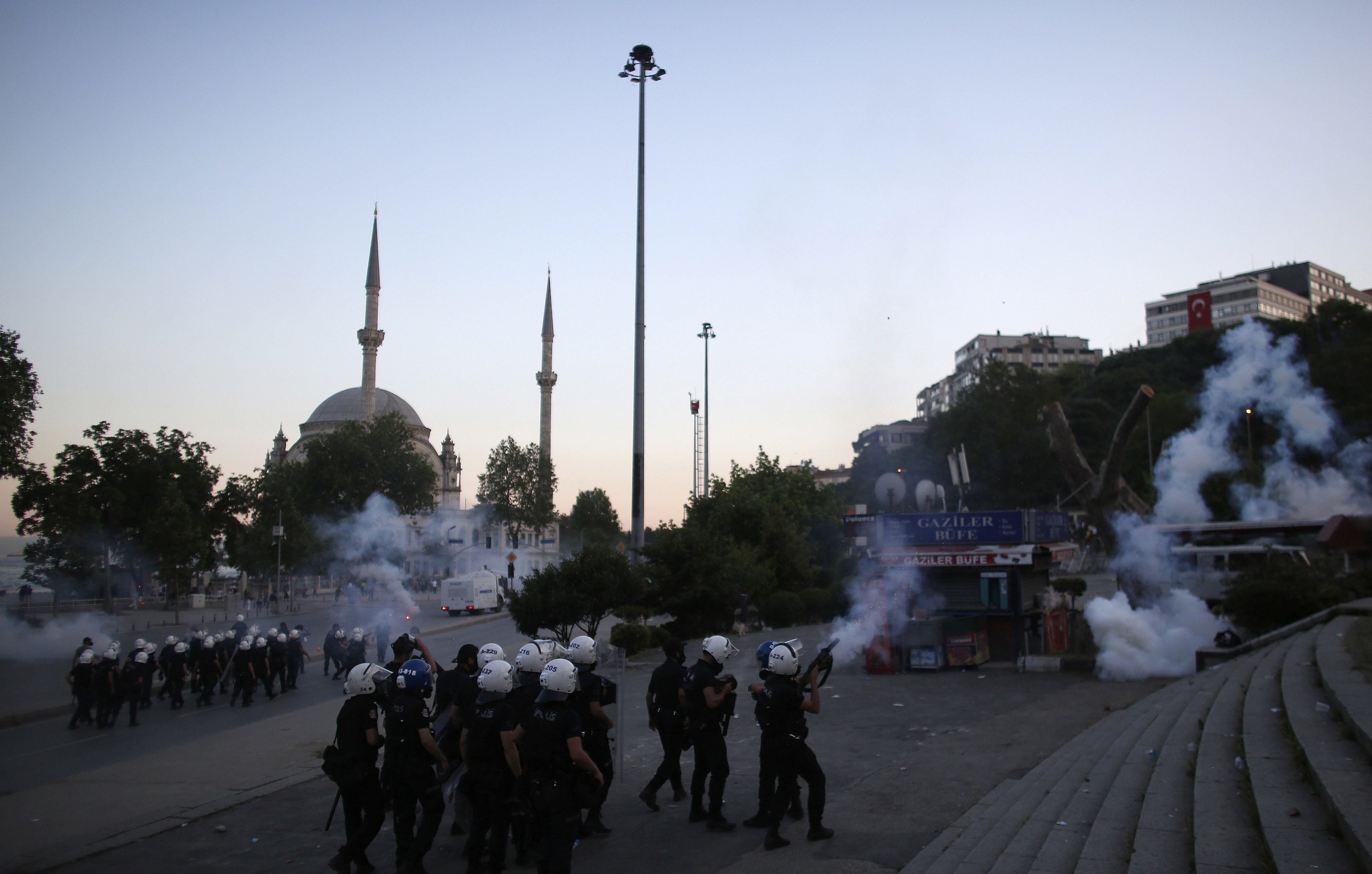 Νεκρός Τούρκος αστυνομικός σε διαδήλωση στα Άδανα