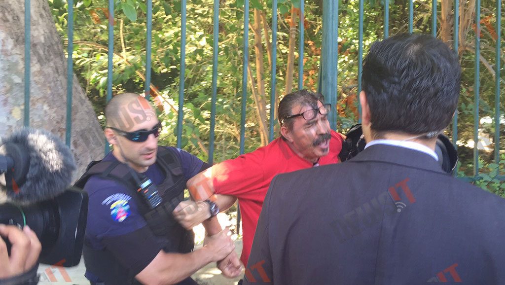 Επεισόδιο με πολίτη έξω από το Μέγαρο Μαξίμου – ΦΩΤΟ – ΒΙΝΤΕΟ