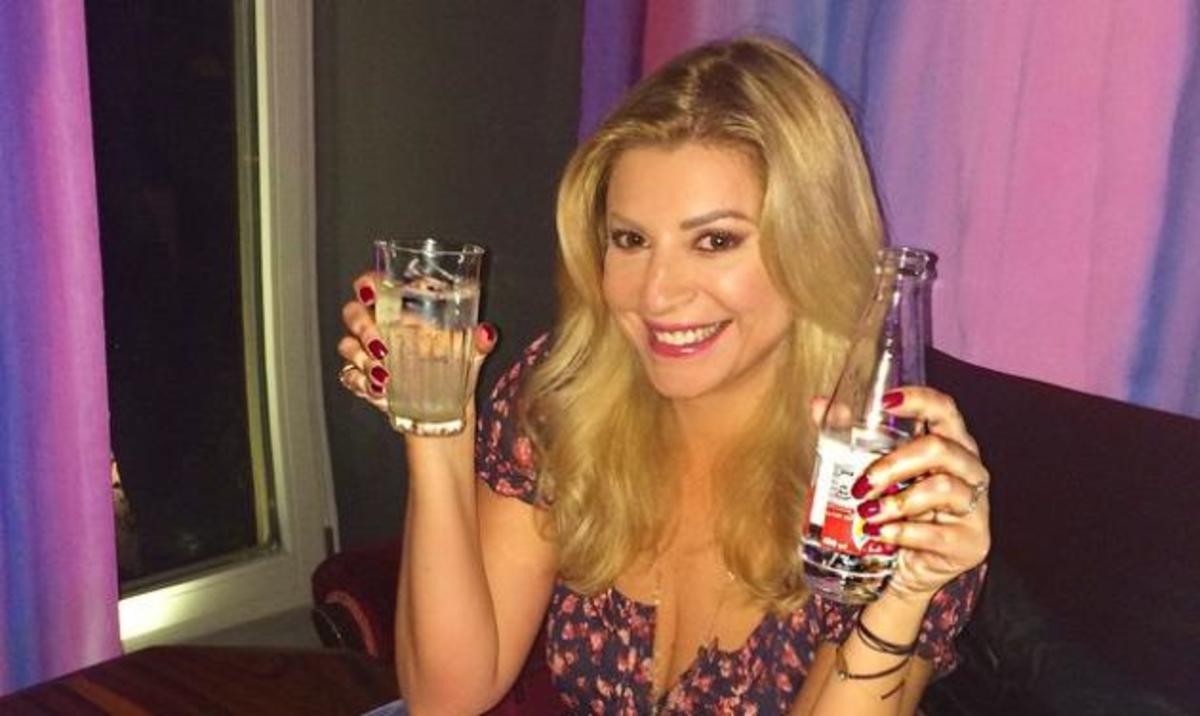 Χριστίνα Πολίτη: Αγκαλιά στον καναπέ με τον άντρα της ζωής της!