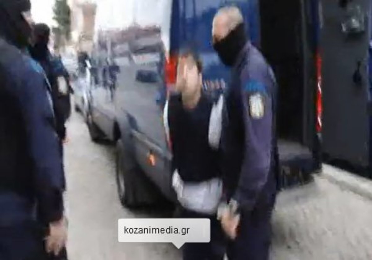 Έφτυσε την κάμερα