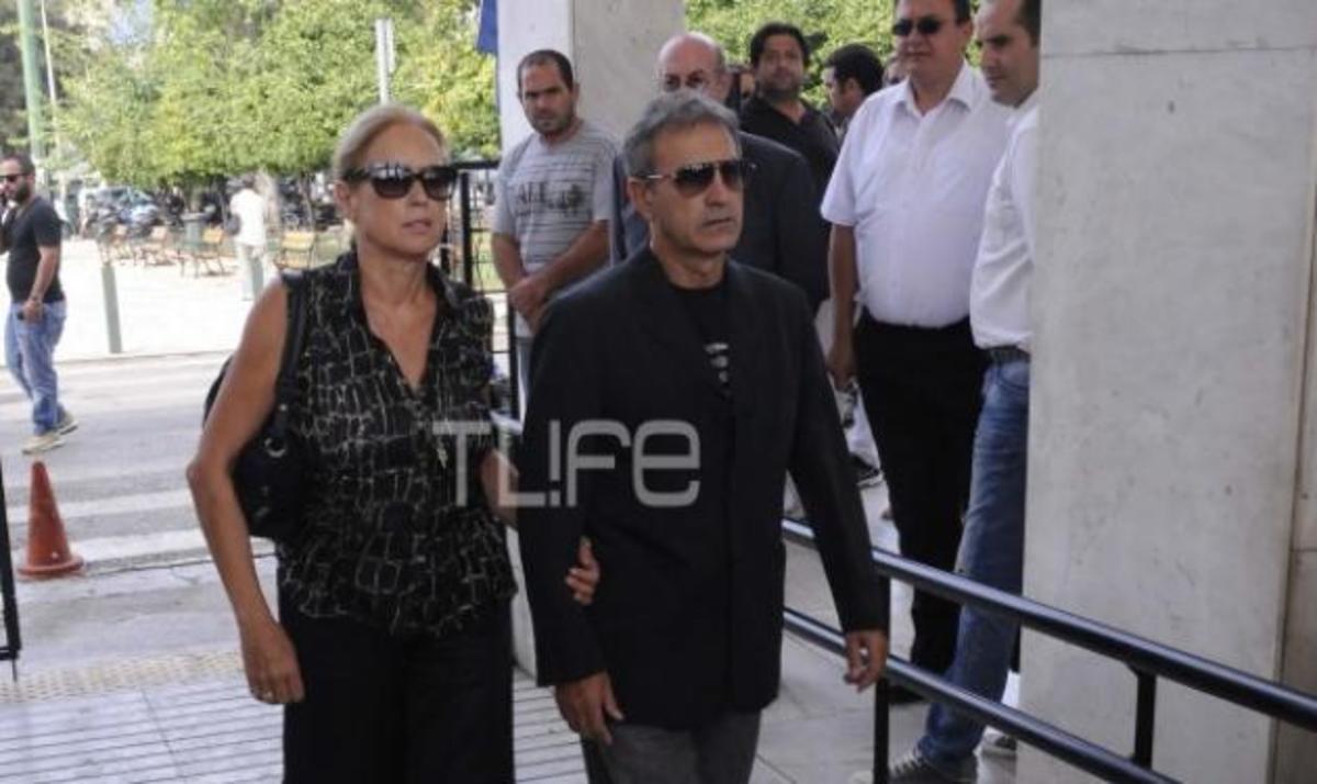 Βαθιά συγκίνηση στο τελευταίο αντίο, στην Πόλυ Πάνου