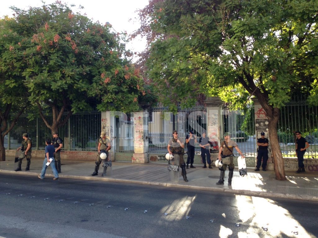 Τρεις συλλήψεις κατά την αστυνομική επιχείρηση στο Πολυτεχνείο