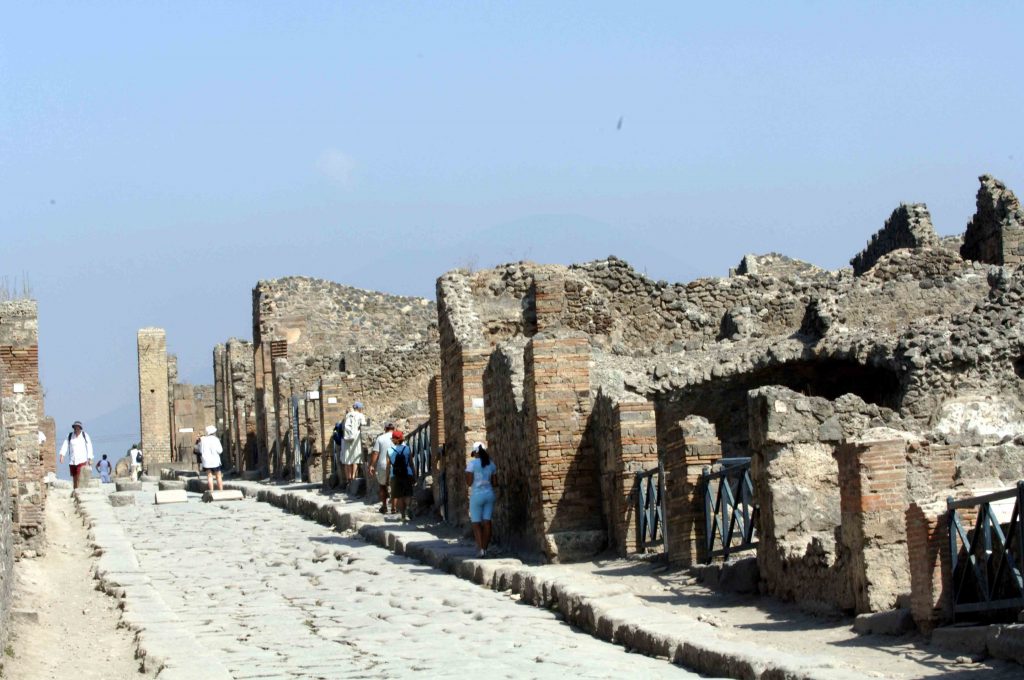 Άλλοι δύο τοίχοι κατέρρευσαν στον αρχαιολογικό χώρο της Πομπηίας