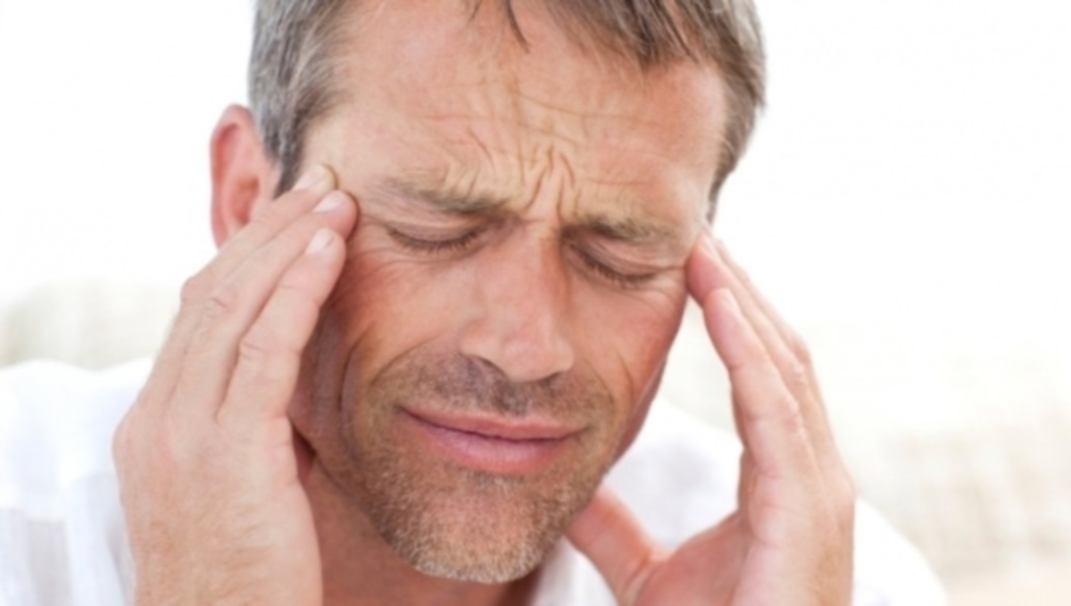 Γιατί σας πιάνει πονοκέφαλος μετά από βήχα – Δείτε τι συμβαίνει