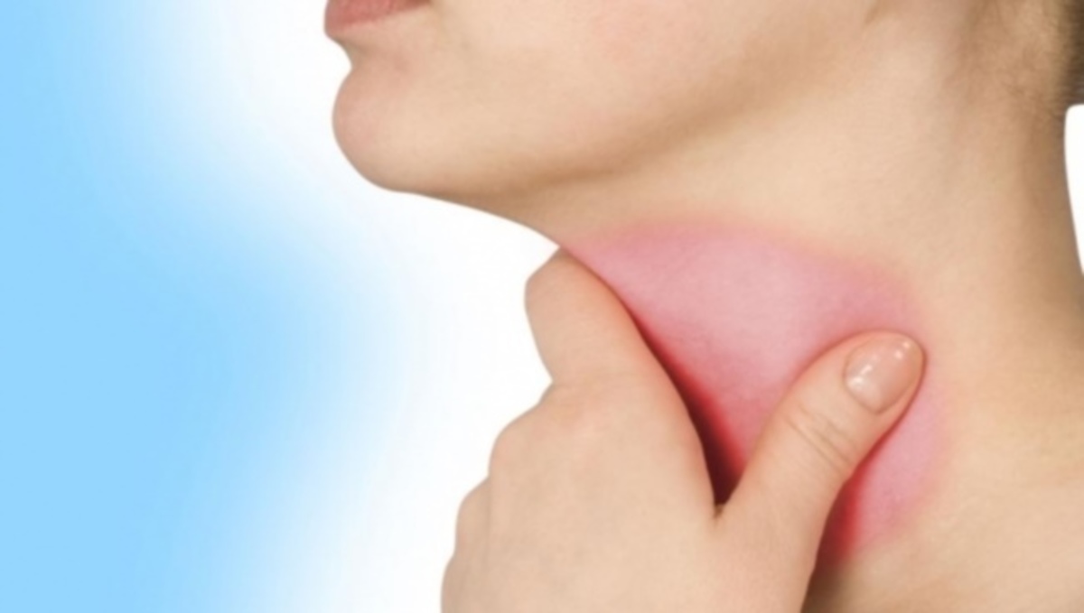 Πονόλαιμος: Πώς θα καταλάβετε αν είναι φαρυγγίτιδα και πως θα την  ξεπεράσετε