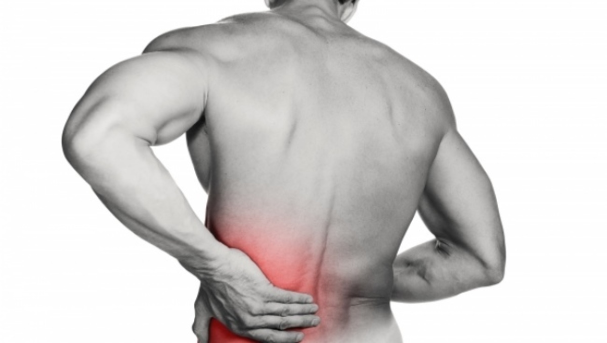 Ποιες σοβαρές ασθένειες κρύβει ένας “αθώος” πόνος χαμηλά στην πλάτη